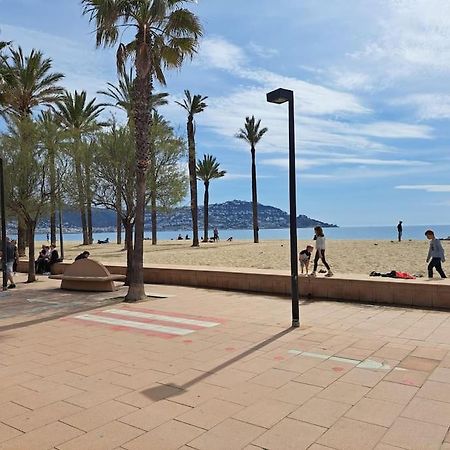 רוזס Holiday Center Apartamento Vistas Mar, Acceso Directo Playa Y Piscina מראה חיצוני תמונה