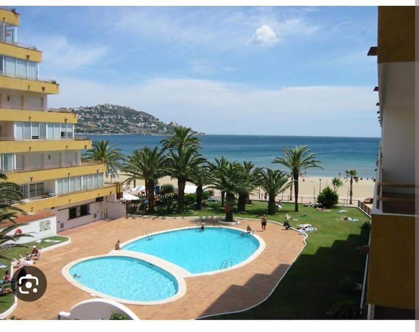 רוזס Holiday Center Apartamento Vistas Mar, Acceso Directo Playa Y Piscina מראה חיצוני תמונה