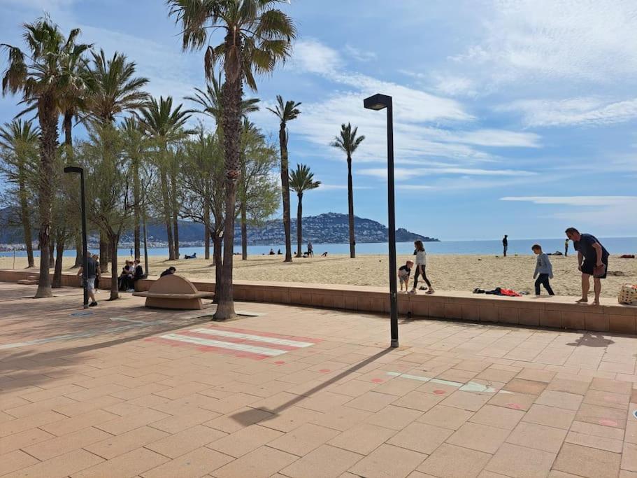 רוזס Holiday Center Apartamento Vistas Mar, Acceso Directo Playa Y Piscina מראה חיצוני תמונה