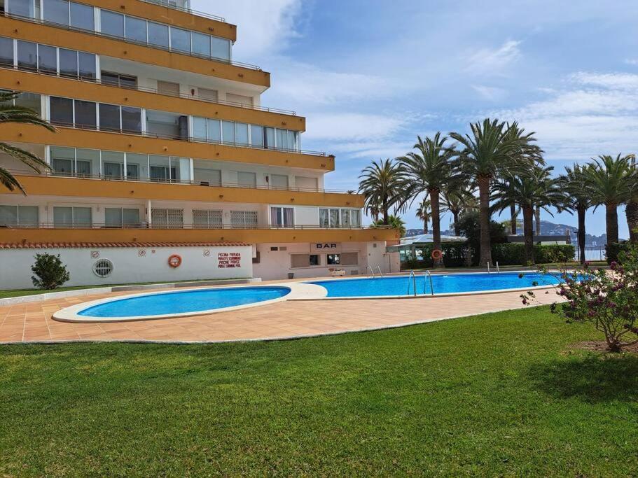 רוזס Holiday Center Apartamento Vistas Mar, Acceso Directo Playa Y Piscina מראה חיצוני תמונה